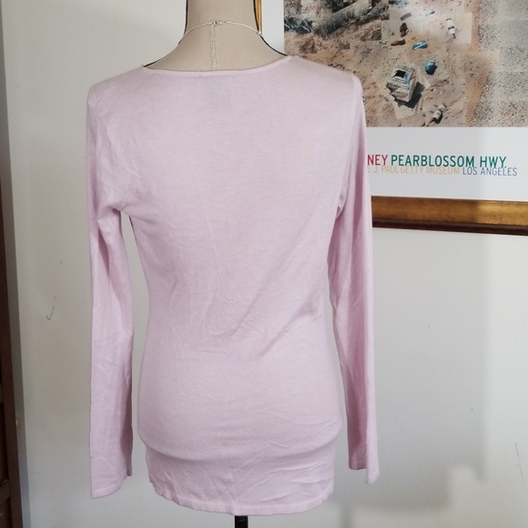Ann Taylor lavender ligh weigh top. Size S - Picture 4 of 8